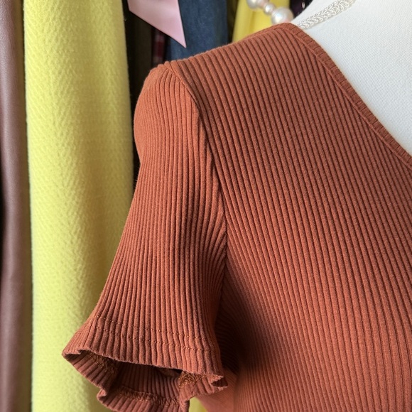 SHEIN Rust Ribbed Crop Top - Picture 3 of 7